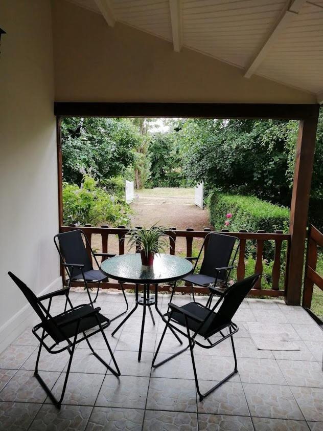 Gite Les Hortensias Vaas Bagian luar foto